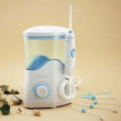 Ирригатор для полости рта REVYLINE RL 100, стационарный, емкость резервуара 0,6 л, 7 насадок, белый, 456551